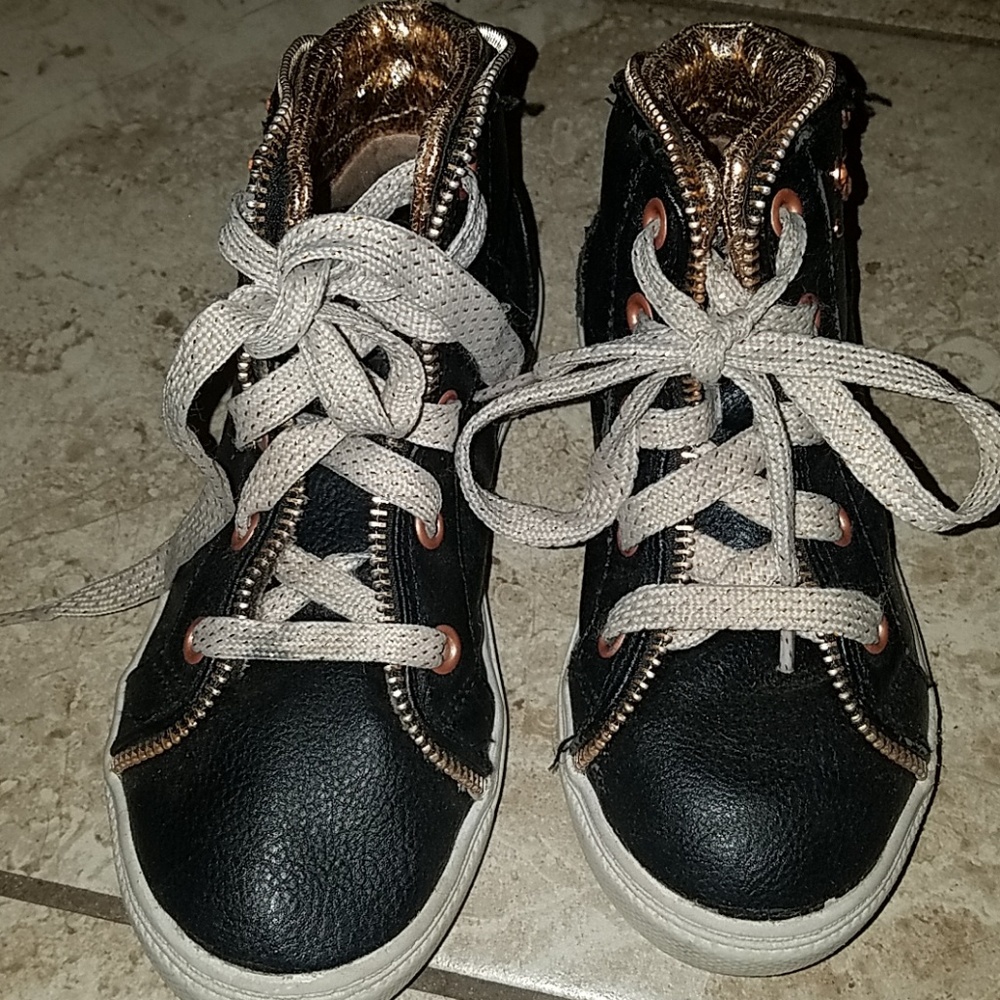 Girls shoes